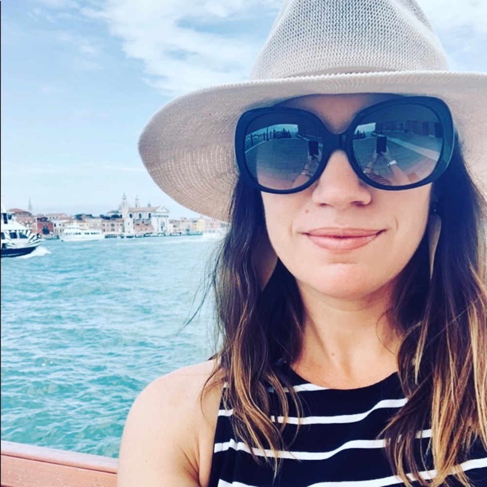 Meet your Posher, Maura